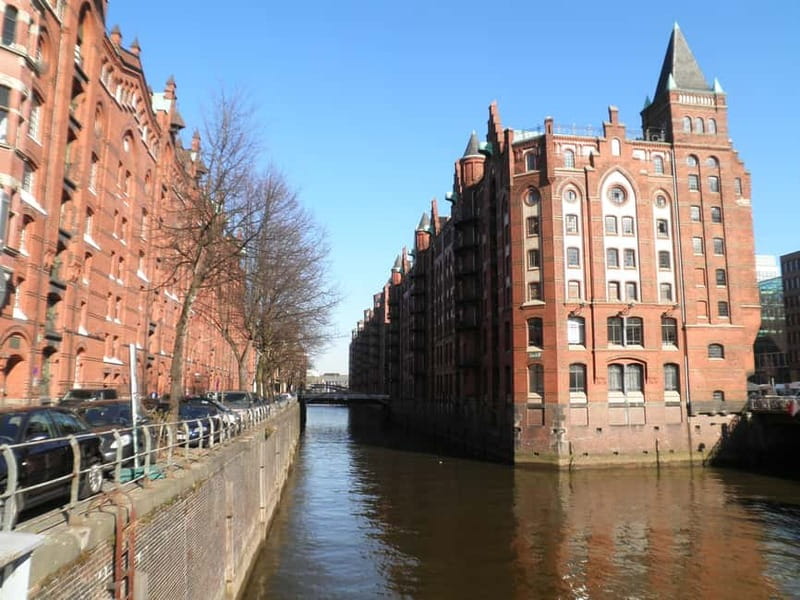 Hamburg: Exclusive Tour by Limousine with Chauffeur - What this private Hamburg tour does well