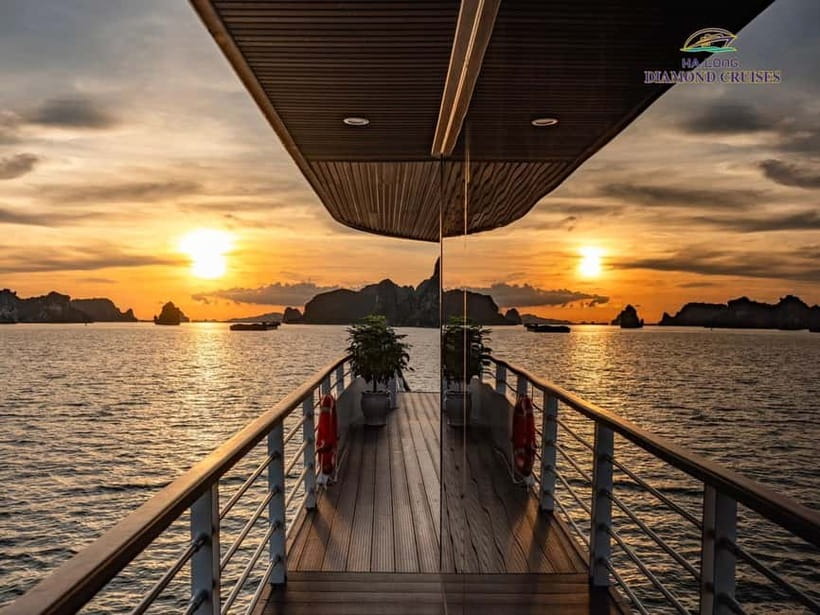 Hanoi:Best 5-Star Ha Long 1 Day Tour with limousine transfer - Boarding at Ha Long International Port
