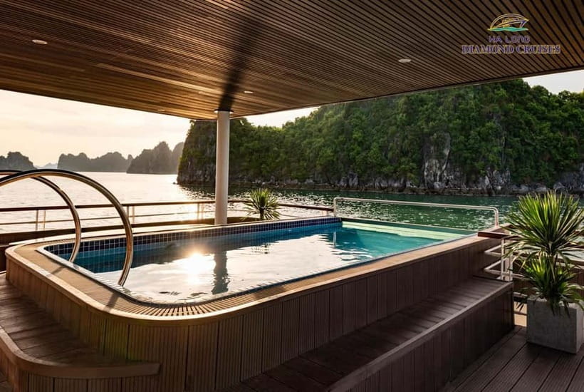 Hanoi:Best 5-Star Ha Long 1 Day Tour with limousine transfer - Luon Cave by Kayak or Bamboo Boat