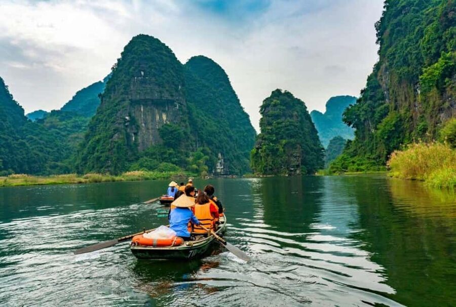 Hanoi: Full-Day Bai Dinh - Trang An & Mua Cave by Limousine - Cycling and the countryside option