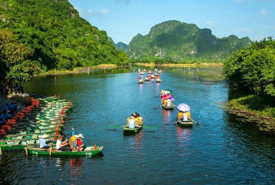 Hanoi: Full-Day Hoa Lu - Trang An & Mua Cave by Limousine - The early start from Hanoi’s Old Quarter