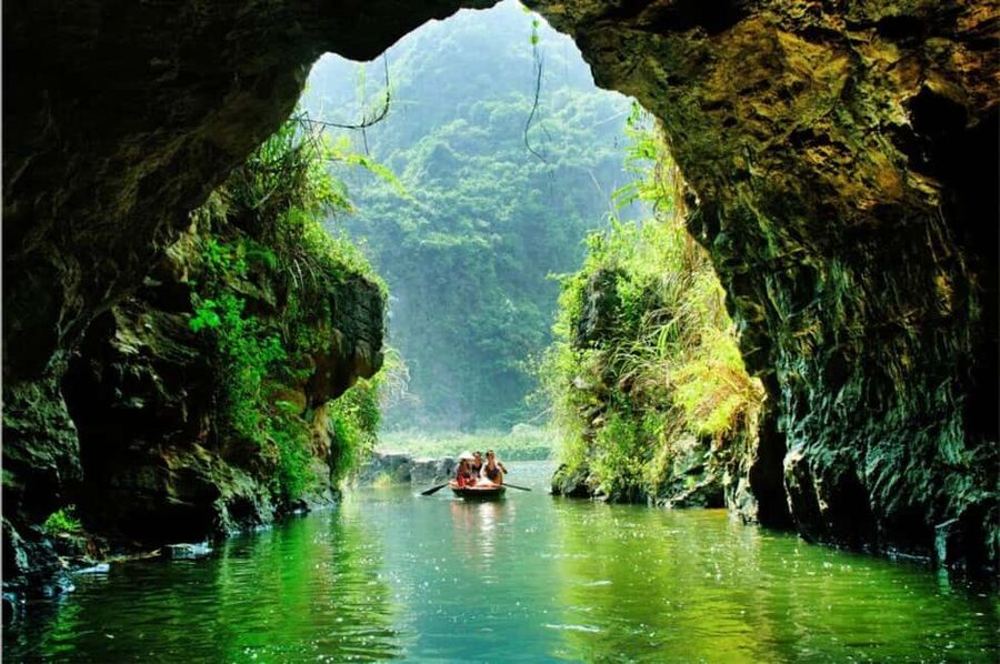 Hanoi: Full-Day Hoa Lu - Trang An & Mua Cave by Limousine - Mua Cave and the nearly 500-step climb