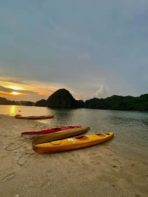 Hanoi: Full-Day Hoa Lu - Trang An & Mua Cave by Limousine - The return to Hanoi and the packed schedule