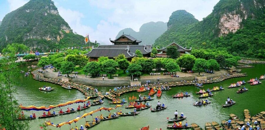 Hanoi: Full-Day Hoa Lu - Trang An & Mua Cave by Limousine - Who will enjoy this day most