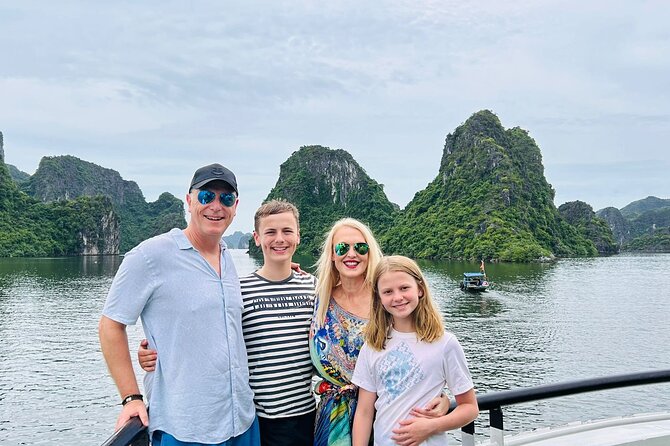 Hanoi : Halong Bay 7-Hour Luxury Cruise with Limousine Transfer - Vietnamese lunch and the sunset program