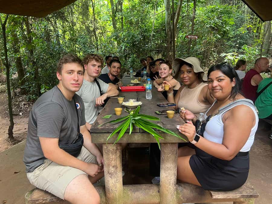 Ho Chi Minh City: Cu Chi Tunnels Ben Duoc VIP Limousine Tour - Lunch at a local restaurant