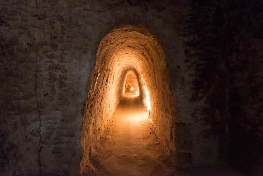 Ho Chi Minh: Cu Chi Tunnels–VIP Limousine (AM/PM) Lunch opt - Crawling through a reconstructed tunnel