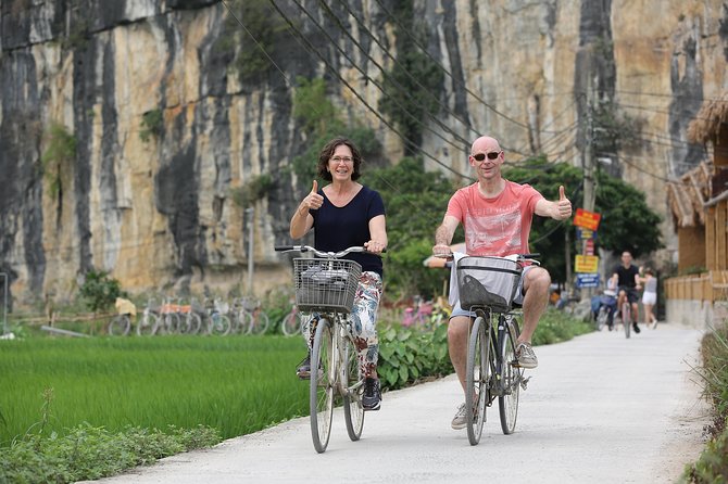 Hoa Lu - Tam Coc Luxury Small group 1D: Limousine bus, biking, boat trip, Lunch - Why the $199 price can make sense
