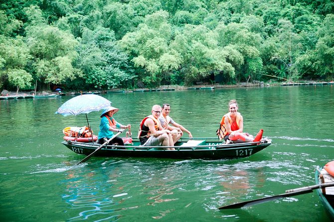 Hoa Lu - Tam Coc Luxury Small group 1D: Limousine bus, biking, boat trip, Lunch - Lunch and a welcome pause at Tam Coc