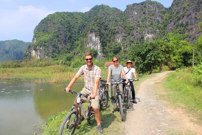 Hoa Lu - Tam Coc Luxury Small group 1D: Limousine bus, biking, boat trip, Lunch - The guide can shape the whole day