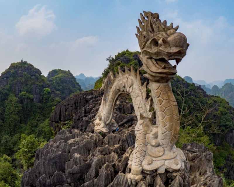 Hoa Lu – Tam Coc – Mua Cave by Limousine With Small Group - Lunch with Vietnamese dishes at midday