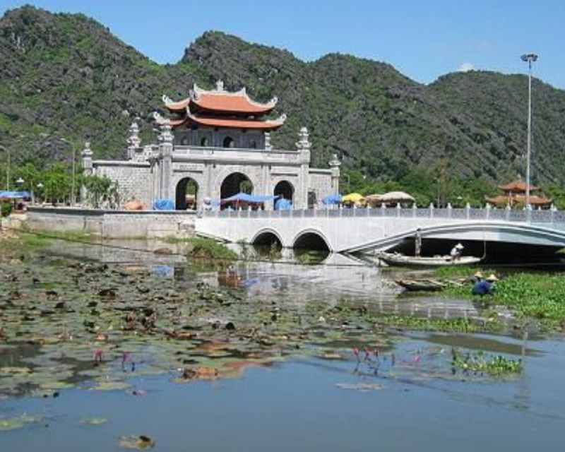 Hoa Lu – Tam Coc – Mua Cave by Limousine With Small Group - Tam Coc by sampan through three caves