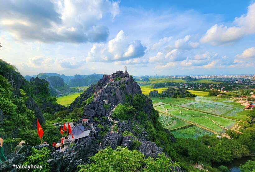 Hoa Lu, Tam Coc, & Mua Cave Day Trip with Lunch & Limousine - Climbing 500 steps at Mua Cave