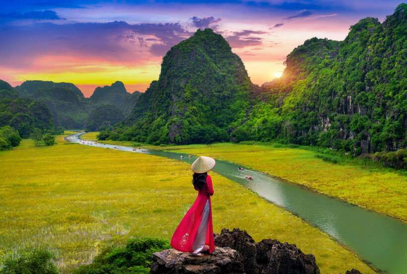 Hoa Lu, Tam Coc, & Mua Cave Day Trip with Lunch & Limousine - Getting from Hoan Kiem to Hoa Lu