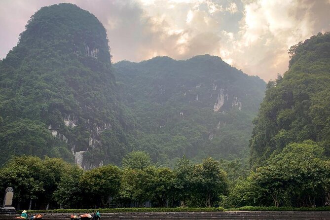 Hoa Lu - Tam Coc - Mua Cave Full Day - LIMOUSINE - A Vietnamese buffet lunch with plenty of choice