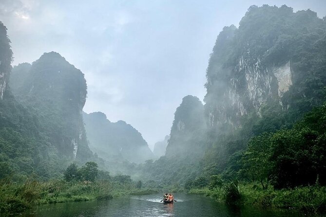 Hoa Lu - Tam Coc - Mua Cave Full Day - LIMOUSINE - Tam Coc by bamboo boat