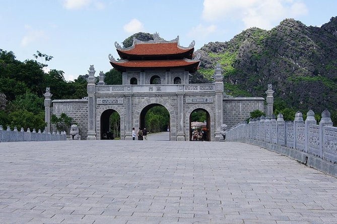 Hoa Lu -Tam Coc - Mua Cave Full Day Trip with Limousine Bus - What the Limousine Bus Adds