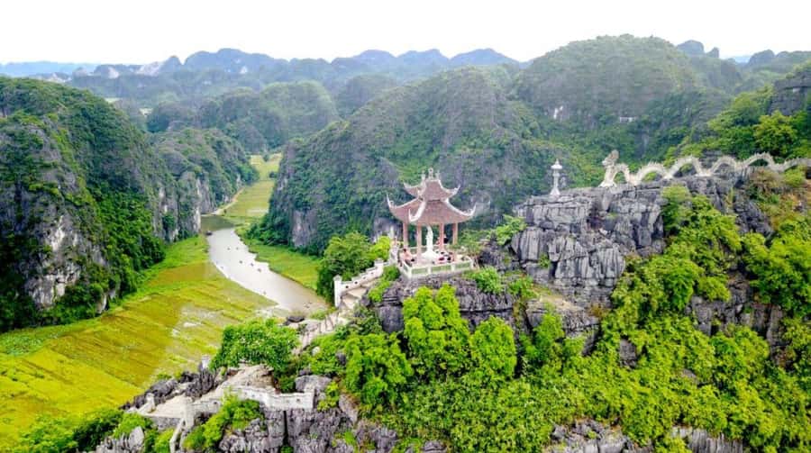 Hoa Lu - Tam Coc - Mua Cave / Limousine Transfer - Guide quality, group size, and comfort