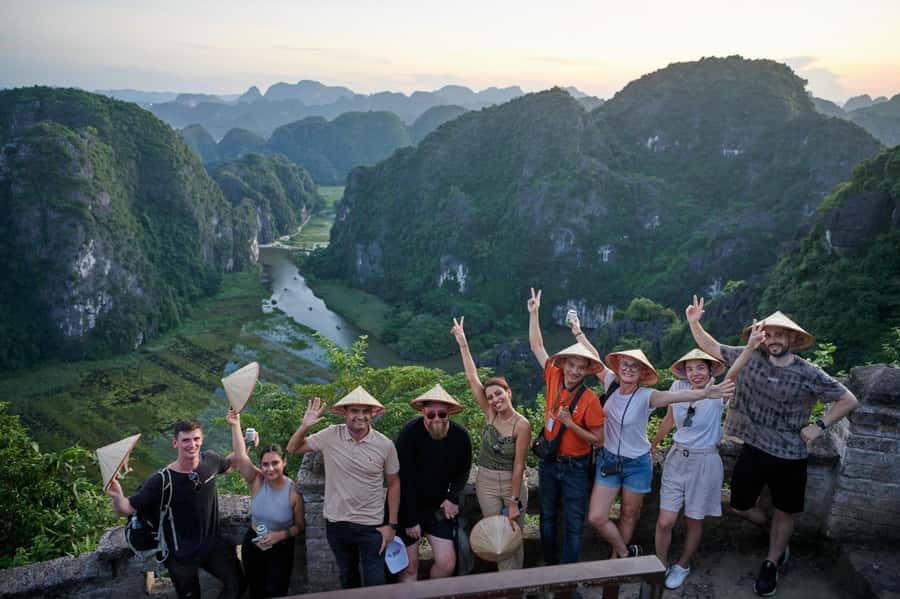Hoa Lu - Tam Coc - Mua Cave / Limousine Transfer - Vietnamese lunch in Ninh Binh