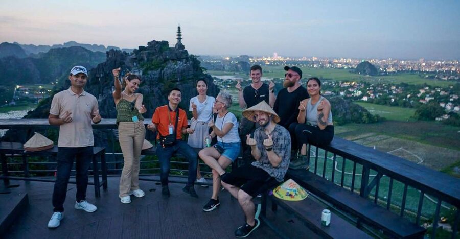 Hoa Lu - Tam Coc - Mua Cave / Limousine Transfer - Tam Coc by sampan boat