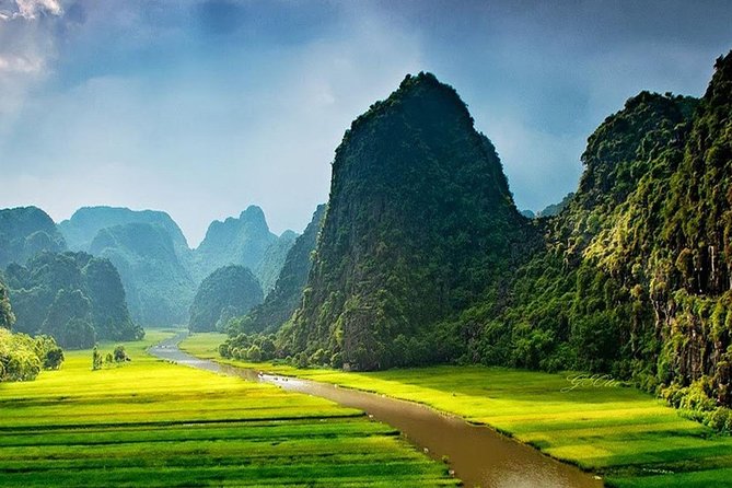 Hoa Lu - Tam Coc - Mua Cave Luxury Day Tour - Limousine Bus Transfer - Hoa Lu: Vietnam’s Former Capital