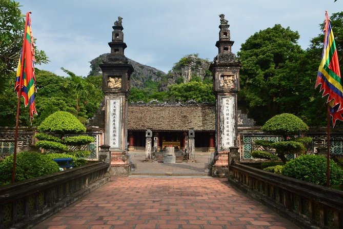 Hoa Lu - Tam Coc - Mua Cave Luxury Day Tour - Limousine Bus Transfer - Mua Cave and the 500-Step Climb