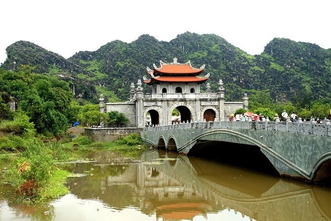 Hoa Lu Trang An and Mua Cave by Limousine from Hanoi - Three hours on the Trang An waterways