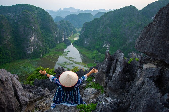 Hoa Lu Trang An and Mua Cave by Limousine from Hanoi - Mua Cave and the 500-step test