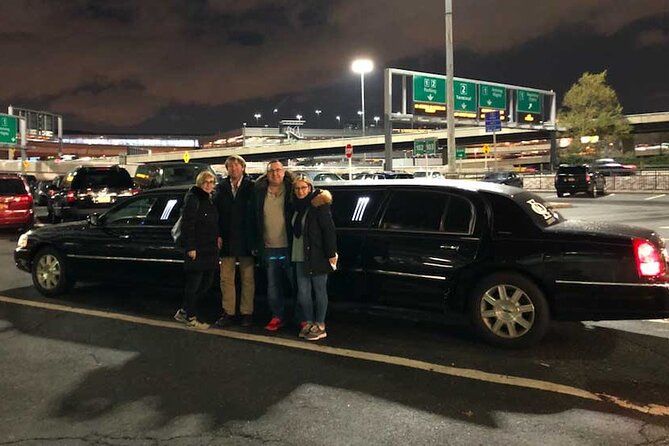 JFK Airport Limo Pick-up With Extra One Hour NYC Limo Sightseeing Tour - A comfortable ride for groups of up to seven