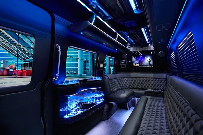 Las Vegas Strip at night like a Star with champagne by luxury limo - 3 or 5 hrs - Price, group size, and real value