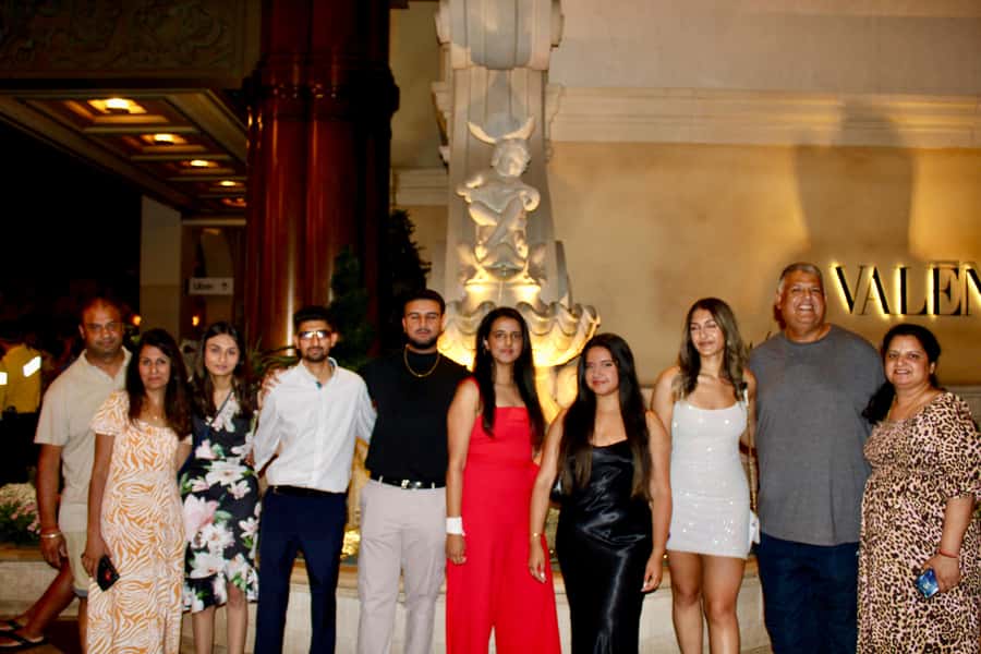 Las Vegas Strip Limo Tour with Champagne and Photos - Is $549 a fair price?