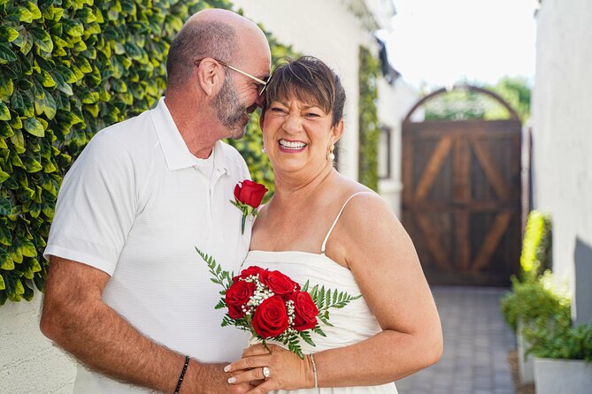 Las Vegas Wedding at The Little Vegas Chapel including Limousine Transportation - A quick, polished Las Vegas ceremony
