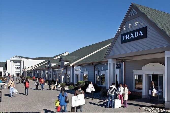 Limo Tour NYC to Woodbury Common Premium Outlets - Why a private limo makes this shopping trip easier