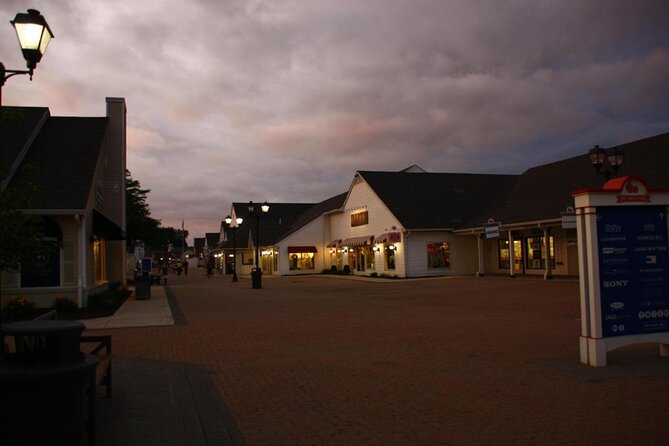 Limo Tour NYC to Woodbury Common Premium Outlets - Five hours at Woodbury Common Premium Outlets
