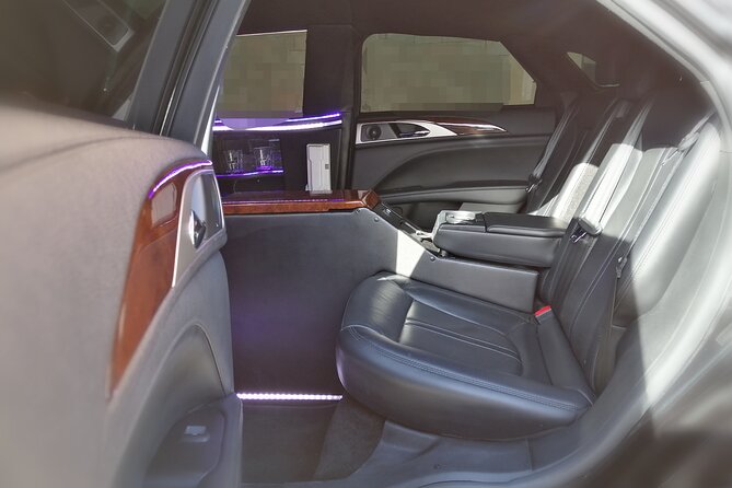 Lincoln Strecth Limousine with Wi Fi on board - From Cancun Airport to Playa del Carmen in about 50 minutes
