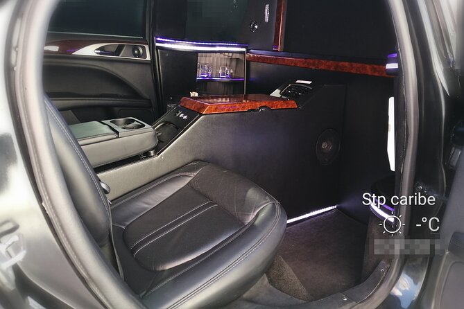 Lincoln Strecth Limousine with Wi Fi on board - Who will enjoy this ride most?