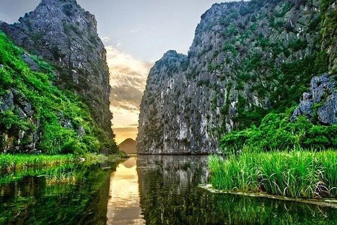 Luxury Hoa Lu - Tam Coc 1 Day Tour From Hanoi - By Limousine & Small Group - Leaving Hanoi in a comfortable limousine