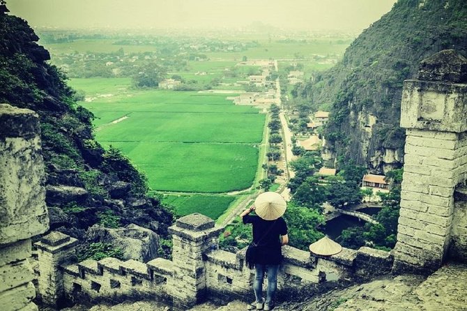 Luxury Hoa Lu - Tam Coc - Mua Cave 1 Day Tour - By Limousine & Small Group - Buffet lunch with Vietnamese and Asian dishes