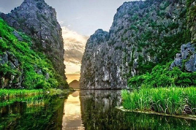 Luxury Hoa Lu - Tam Coc - Mua Cave 1 Day Tour - By Limousine & Small Group - Mua Cave and the climb to Lying Dragon Mountain