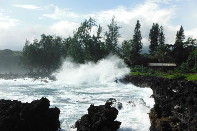 Maui: Road to Hana Luxury Limo-Van Tour with Helicopter Flight - Why the road and helicopter make a good pair
