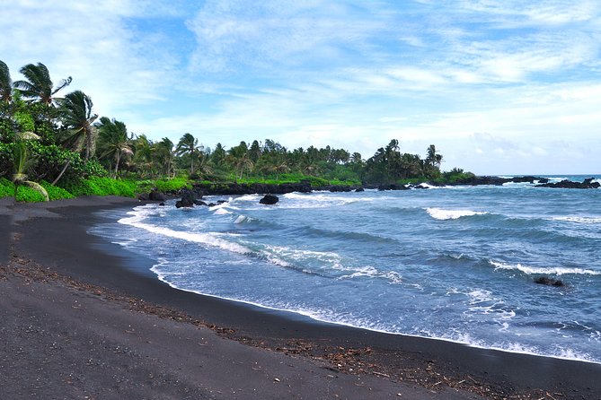Maui: Road to Hana Luxury Limo-Van Tour with Helicopter Flight - Ke’anae Point and the first coastal views