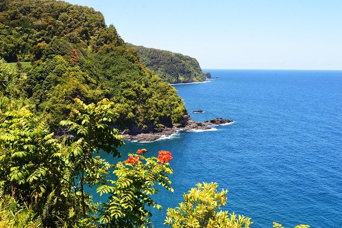 Maui: Road to Hana Luxury Limo-Van Tour with Helicopter Flight - The 36-minute flight back over Maui