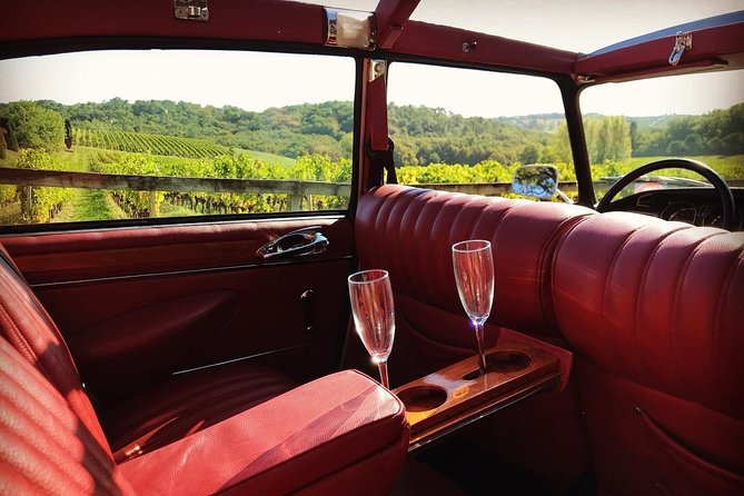 Médoc luxury wine tour aboard a Citroën DS Limousine Convertible - The full-day route toward the top names
