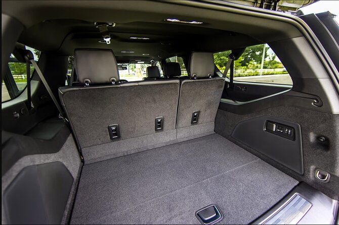 Nashville Limo Service and BNA Airport Transportation - Chauffeur service for concerts, weddings, and business