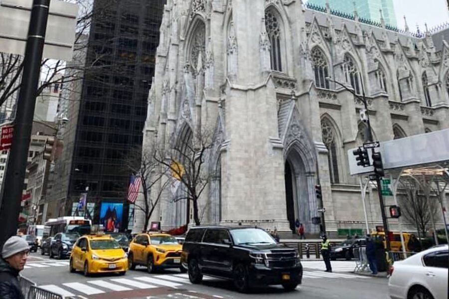 New York: Sex and the City Private Limousine Tour - Midtown locations and the New York Public Library
