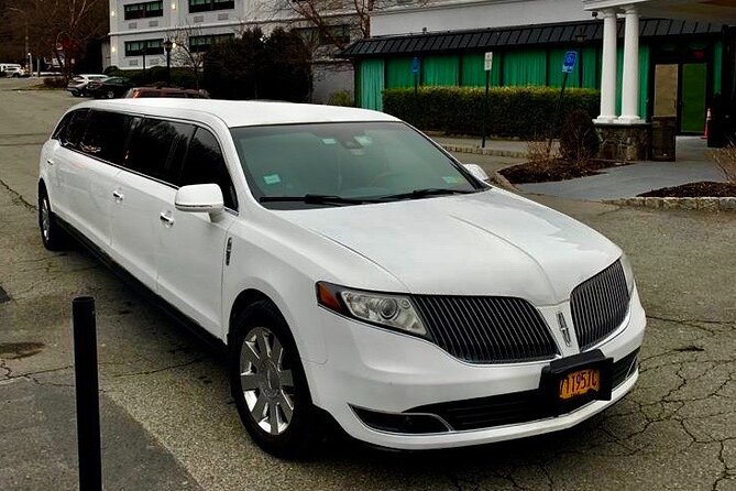 Newark (EWR) Airport Stretch Limo Service To NYC - The comfort details that matter after a flight