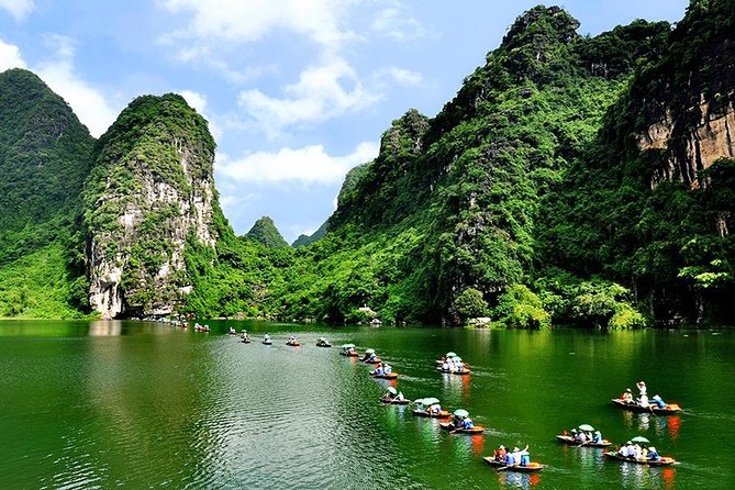 Ninh Binh 2D1N Excursion from Hanoi by Limousine - Day one: Hoa Lu and Vietnam’s early capital