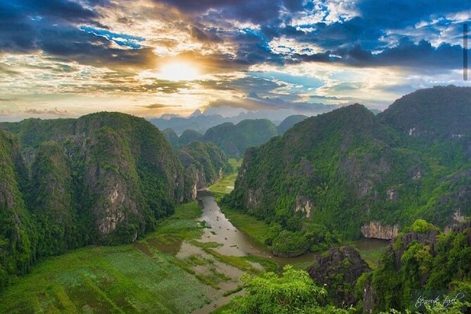 Ninh Binh Day Tour Tam Coc Mua Cave Hoa Lu Buffet Lunch Limousine - Two hours through Tam Coc’s three grottos
