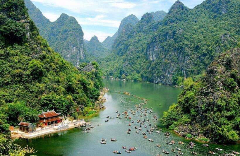 Ninh Binh: Hoa Lu Mua Cave Trang An on Limousine and Cycling - Climbing Lying Dragon Mountain at Mua Cave