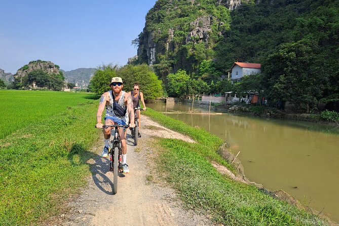 Ninh Binh Luxury Day Tour by Limousine- Small Group- All included - The early ride from Hanoi to Ninh Binh